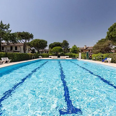 Elegant With Pool And Barbecue