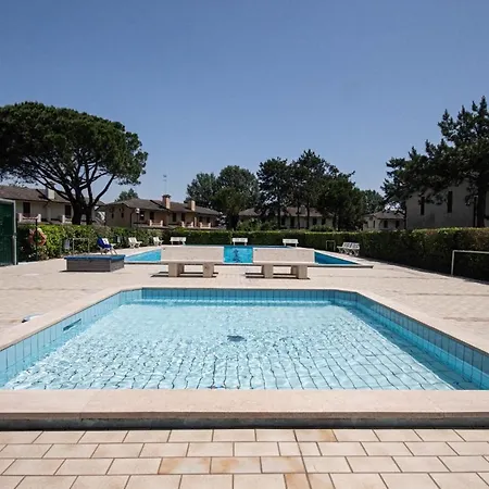 Elegant With Pool And Barbecue Villa