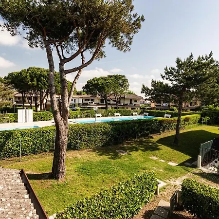Elegant With Pool And Barbecue Villa