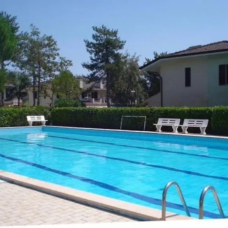 Elegant With Pool And Barbecue Villa *